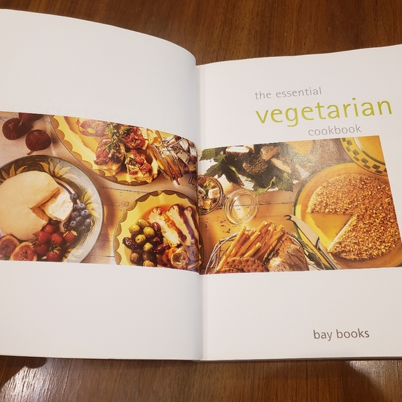The Essential Vegetarian Cookbook - Picture 7 of 7